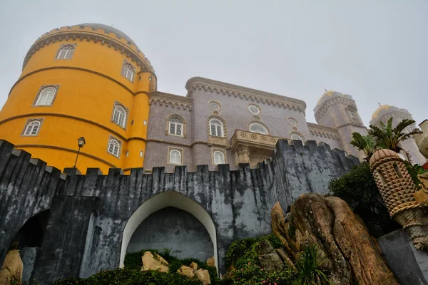 Sintra Portekiz Kasım 2017 Pena Sarayı Sintra Portekiz Sisli Bir — Stok fotoğraf