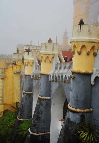 Сінтрі Португалія Листопада 2017 Року Туристів Які Відвідують Пенья Палац — стокове фото