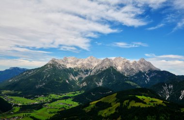 Loferer Steinberge - Mitterhorn Dağı, Avusturya 'nın başkenti Sankt Ulrich am Pillersee' de Jakobskreuz Cross 'tan görüldü 