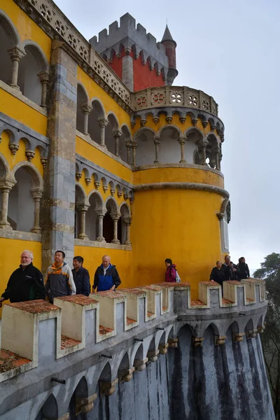 葡萄牙辛特拉 2017年11月4日 佩纳宫 浪漫的城堡在雾蒙蒙的秋日在辛特拉 葡萄牙 — 图库照片