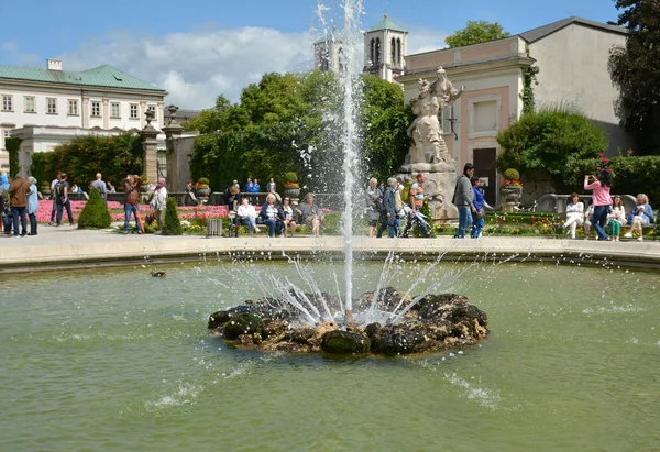 Salzburg Österreich Juli 2017 Brunnen Berühmten Mirabellgarten Mit Der Alten — Stockfoto
