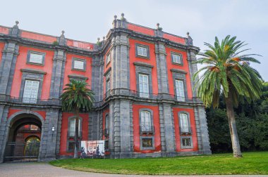 Napoli, İtalya - 12 Kasım 2015.Capodimonte Müzesi, Sanat hazineleri ile en önemli İtalyan müzelerinden biri olan Capodimonte Bourbon Sarayı'nda bulunan - Napoli kiliselerinden gelen resimler