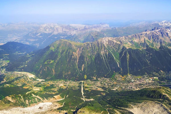 Paisaje Verano Brumoso Con Vista Aérea Chamonix Montañas Mont Blanc — Foto de Stock