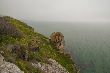 Kaliakra, Bulgaristan, Avrupa - 1 Mayıs 2015. Karadeniz Kıyısında doğa rezervi, uzun ve dar Kaliakra kara.