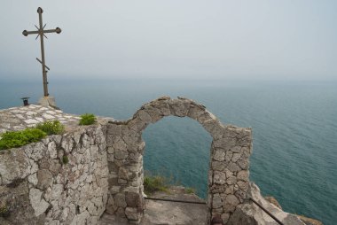 Kaliakra, Bulgaristan, Avrupa - 1 Mayıs 2015. Orta Çağ'dan kalma Kaliakra Burnu kalesi ,Karadeniz Kıyısındaki uzun ve dar kara. 