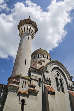 Büyük Mahmudiye Camii (Moscheea Mare Mahmud Ii) 1910 yılında Kral I. Carol tarafından yaptırılmaktadır.