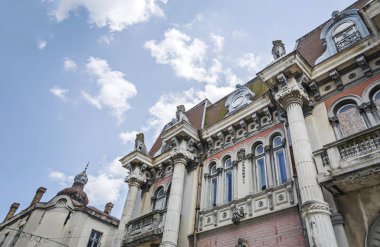 Açık hava mimarisi. Pre Romantic Genovese tarzıNda Aslanlı Ev, Köstence, Romanya