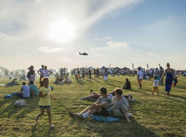 Tuzla, Köstence, Romanya-19 Ağustos 2017. Airshow Aeromania, Güney-Doğu Romanya 'da turistler kalabalık için inanılmaz Havacılık gösterisi ve üst yaz cazibe, Tuzla Aerodrome üzerinde. 