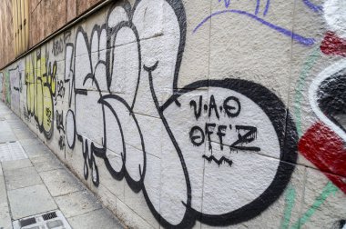 Torino, İtalya - 28 Haziran 2015. Duvarda grafiti ile sokak sanatı.