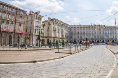 Torino, İtalya - 28 Haziran 2015. Piazza Castello Bulvarı merkezi barok kare, İtalya. 