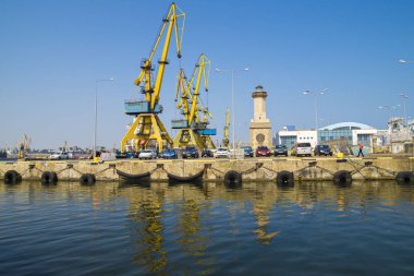 Köstence, Romanya-8 Ağustos 2015. Köstence 'nin ticari liman İskelesi, Karadeniz 'in en büyüğü. 