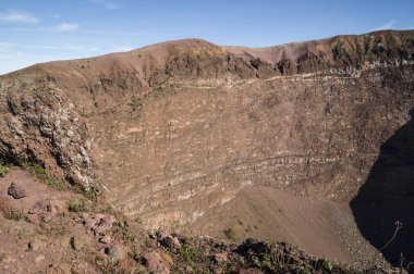 Napoli Körfezi'nde Vezüv yanardağ krateri, İtalya