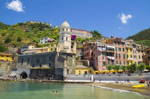 Vernazza Cinque Terre Italy June 2015 Colorful Harbor Vernazza Ligurian — Stock Photo, Image