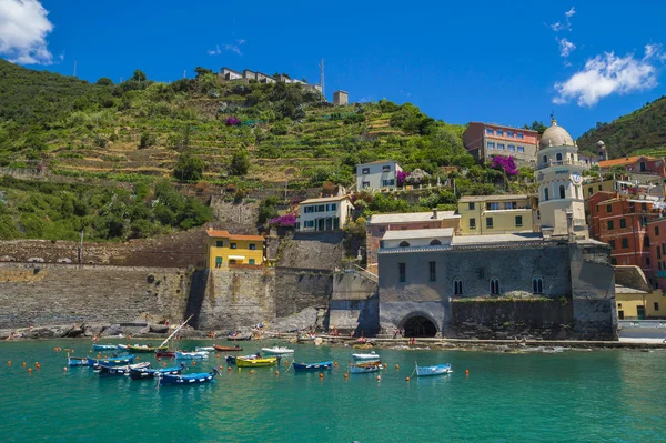 Vernazza Cinque Terre Italy June 2015 Colorful Harbor Vernazza Ligurian — Stock Photo, Image