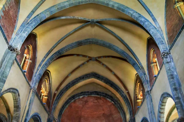 Avigliana Turin イタリア 2015年6月30日 素晴らしい古代サクラ ミケーレ マイケル修道院のインテリアビュー ピエモンテ州 北イタリア 宗教複合体 — ストック写真