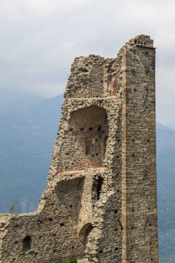 Sacra di San Michele - Saint Michael Abbey, St Ambrogio, Piedmont, İtalya'daki Pirchiriano Dağı'ndaki antik dini kompleks.  