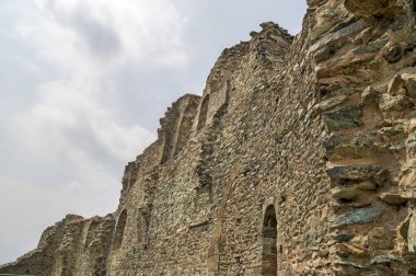 Sacra di San Michele - Saint Michael Abbey, St Ambrogio, Piedmont, İtalya'daki Pirchiriano Dağı'ndaki antik dini kompleks.  