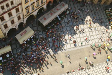 Prag,Çek Cumhuriyeti - 18 Temmuz 2014. Old Town Hall Tower, Prag Eski Kenti'nin güzel bir panoramik manzarasını sunmaktadır.. 
