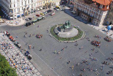Prag,Çek Cumhuriyeti - 18 Temmuz 2014. Avrupa'nın en ünlü başkentlerinden biri olan Prag'ın Eski Kent'inde turistler. 