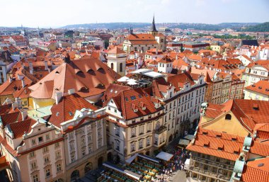Prag,Çek Cumhuriyeti - 18 Temmuz 2014. Old Town Hall Tower, Prag Eski Kenti'nin güzel bir panoramik manzarasını sunmaktadır.. 