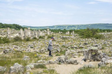 Doğal fenomen Pobiti Kamani, Taş Orman ve Dikilitash olarak bilinen, Varna, Bulgaristan yakınlarındaki antik çağlardan beri kutsal ve güçlü bir yerde doğal dönüm noktası. 