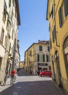 Lucca Province, Toskana, İtalya - 25 Haziran 2015. Lucca sokak görünümü ,Puccini 's şehir., Toskana, İtalya.