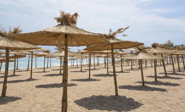 Golden Sands Beach, Varna - 22 Mayıs 2016. Golden Sands Beach , yaz cazibe ve Varna Karadeniz'de tatil, Bulgaristan. Glarus Hotel'den görünüm.  