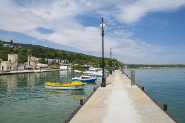 Golden Sands, Varna, Bulgaristan - 22 Mayıs 2016. Varna Golden Sands tatil, Bulgaristan - yat limanı
