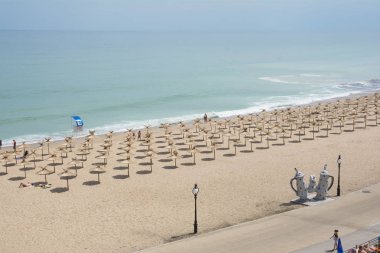 Golden Sands Beach, Varna - 22 Mayıs 2016. Golden Sands Beach , yaz cazibe ve Varna Karadeniz'de tatil, Bulgaristan. Glarus Hotel'den görünüm. 
