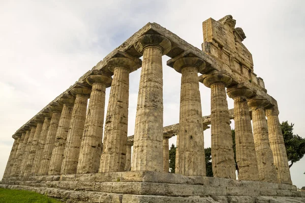 パエストゥムのリーク寺院 世界で最もよく保存された古代ギリシャの寺院のいくつかで ユネスコの世界遺産 イタリア パエストゥムのヘラ ポセイドン セレスの3つの寺院についてです — ストック写真
