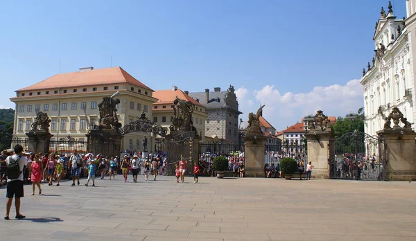 Prague République Tchèque Juillet 2014 Touristes Dans Première Cour Château — Photo