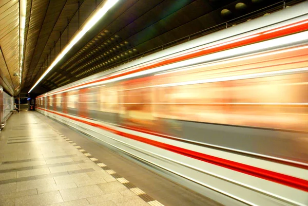 Prag Çek Cumhuriyeti Temmuz 2014 Yeraltı Prag Metrosu Hızlı Ulaşım — Stok fotoğraf