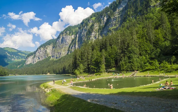 Morzine Fransa Temmuz 2015 Montriond Gölü Haute Savoie Bölgesindeki Doğal — Stok fotoğraf