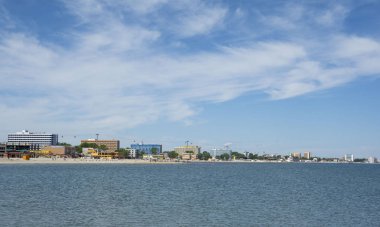 Mamaia, Romanya - 14 Mayıs 2016.Karadeniz sahilinde, Mamaia plajında güzel bir bahar günü 