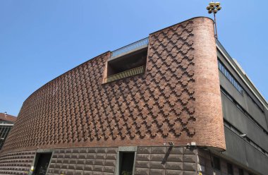 Torino,İtalya - 28 Haziran 2015. Teatro Regio (Kraliyet Tiyatrosu) , ünlü İtalyan mimar Carlo Mollino tarafından 1967 yılında bir yangın tarafından tahrip edildikten sonra yeniden tasarlanmış ünlü opera binası.