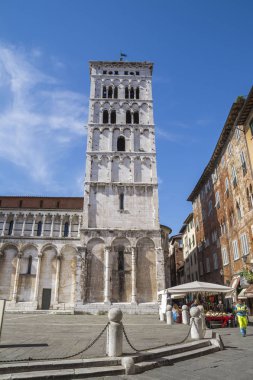 Lucca, İtalya - 26 Haziran 2015. Foro Chiesa di San Michele - Foro San Michele Kilisesi, Katolik kilisesi Archangel Michael, Lucca, İtalya antik kentinde güzel cazibe adanmış. 