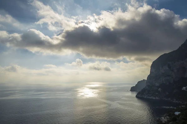 Piękny Zachód Słońca Nad Wyspą Capri Jednym Najbardziej Atrakcyjnych Miejsc — Zdjęcie stockowe
