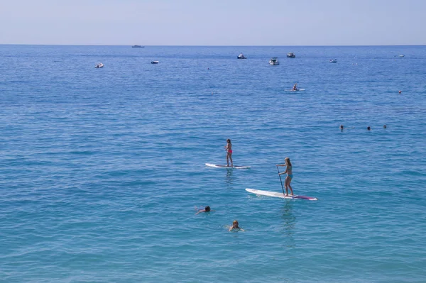 Monterosso,Liguria, İtalya - 26 Haziran 2015. Monterosso al Mare Beach, ünlü Cinque Terre, La Spezia eyaletinde komün, İtalya. 