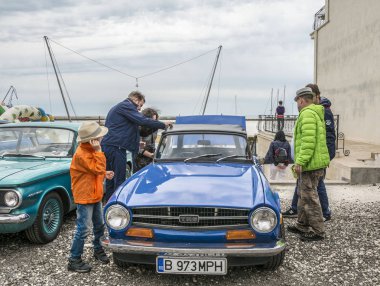Balçık, Bulgaristan - 20 Mayıs 2016.Bükreş'ten Bulgaristan'dan Bulgaristan'a Balçık'ta retro araba rallisi ve ardından klasik teknelerle yelken açmak, etkinlik sırasında 