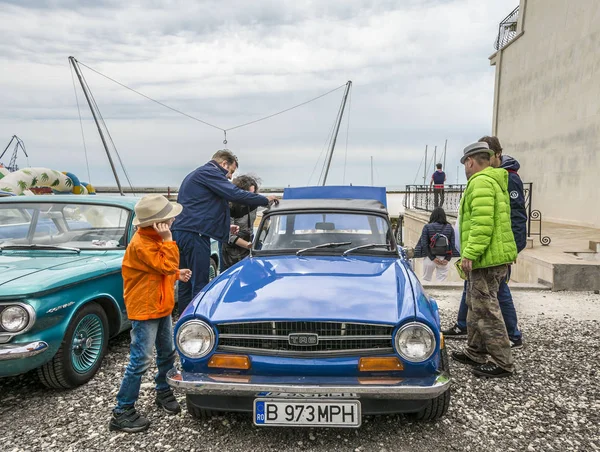 Balçık, Bulgaristan - 20 Mayıs 2016.Bükreş'ten Bulgaristan'dan Bulgaristan'a Balçık'ta retro araba rallisi ve ardından klasik teknelerle yelken açmak, etkinlik sırasında 