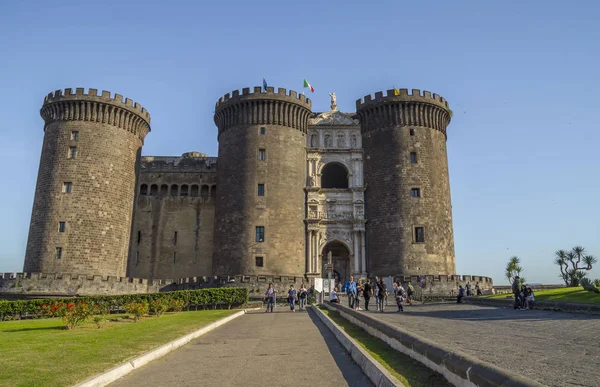 Неаполі Італія Вересень 2016 Кінні Карети Туристів Біля Середньовічного Замку — стокове фото