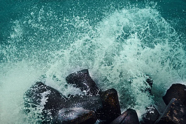 Ondas Mar Tempestuosas Sobre Quebra Mares — Fotografia de Stock