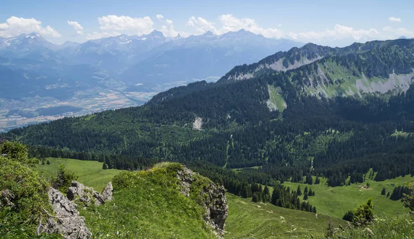 Gyönyörű Zöld Táj Hegyek Alpok Portes Soleil Régió Turisztikai Franciaország — Stock Fotó