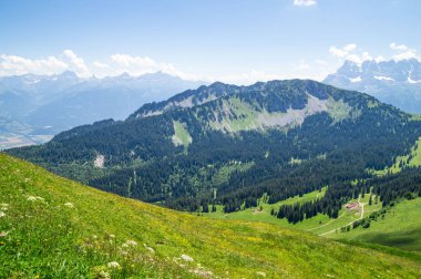 Alpdağları Yaz manzara , Portes du Soleil, Fransa ve İsviçre birlikte