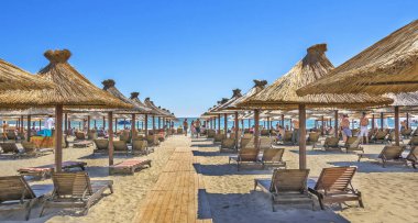 Mamaia, Köstence, Romanya - 14 Temmuz 2016. Mamaia beach resort Karadeniz kıyısında yaz rekreasyon, Romanya. 
