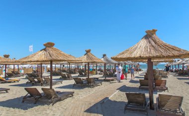 Mamaia, Köstence, Romanya - 14 Temmuz 2016. Mamaia beach resort Karadeniz kıyısında yaz rekreasyon, Romanya. 