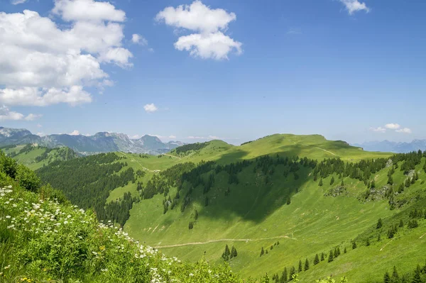 Sommar Landskap Alperna Portes Soleil Frankrike Och Schweiz Tillsammans — Stockfoto