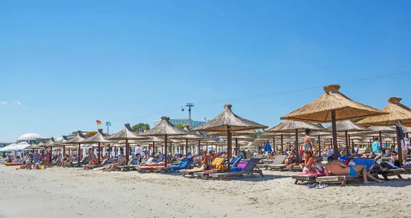 马马亚 康斯坦察 罗马尼亚 2016年7月14日 罗马尼亚马马亚海滩度假村黑海沿岸的夏季休闲活动 — 图库照片