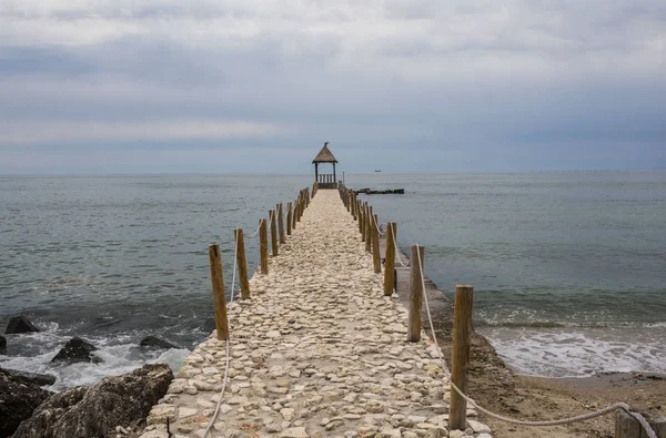 Malerische Stimmungsvolle Landschaft Mit Pier Ufer Des Schwarzen Meeres Bei — Stockfoto