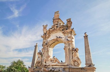 Fontana del Sebeto , Mergellina anıtsal çeşme , Napoli Akdeniz kıyısında, İtalya. 